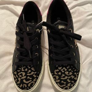 Guess Black and Gold Patterned Sneakers